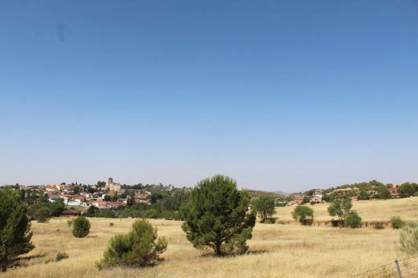 Terreno en sitio tras de las torres