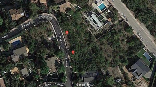 Terreno en calle Acacia, 16