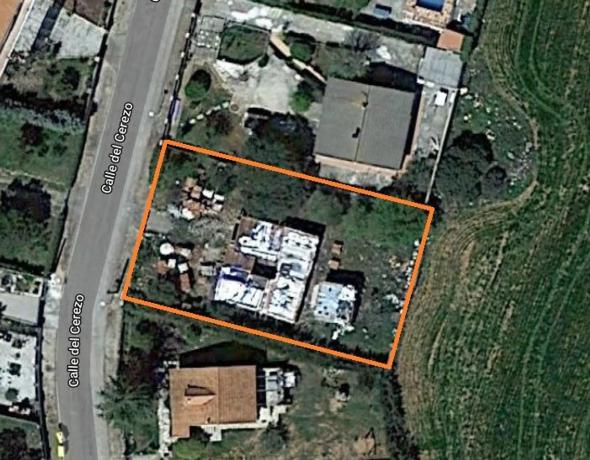 Terreno en calle del Cerezo, 13