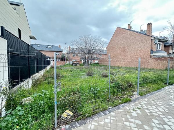 Terreno en calle del Tornado, 22