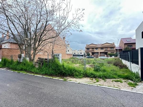 Terreno en calle del Tornado, 22