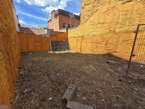 Terreno en calle de Ramón Serrano