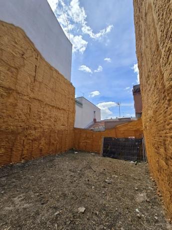 Terreno en calle de Ramón Serrano