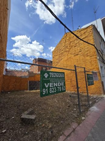 Terreno en calle de Ramón Serrano
