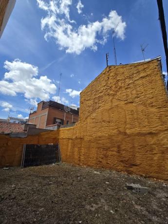 Terreno en calle de Ramón Serrano