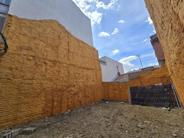 Terreno en calle de Ramón Serrano