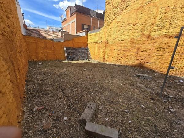 Terreno en calle de Ramón Serrano