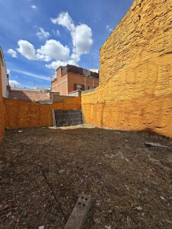 Terreno en calle de Ramón Serrano