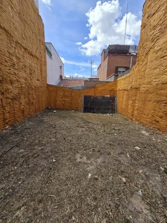 Terreno en calle de Ramón Serrano