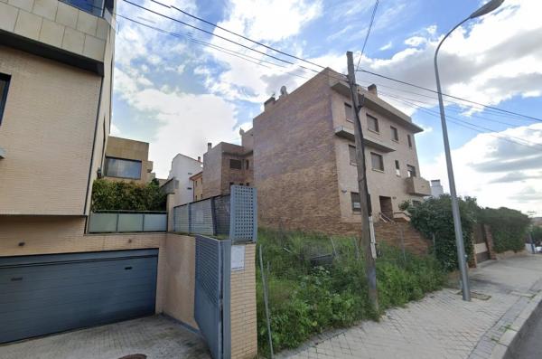 Terreno en calle Sandalia Navas