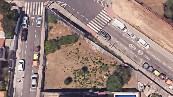 Terreno en calle de Milán