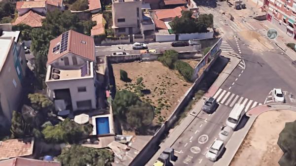 Terreno en calle de Milán