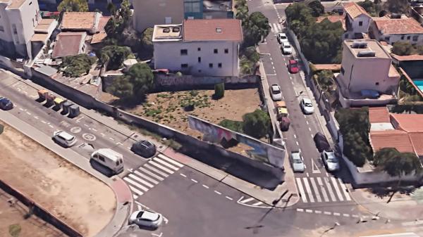 Terreno en calle de Milán