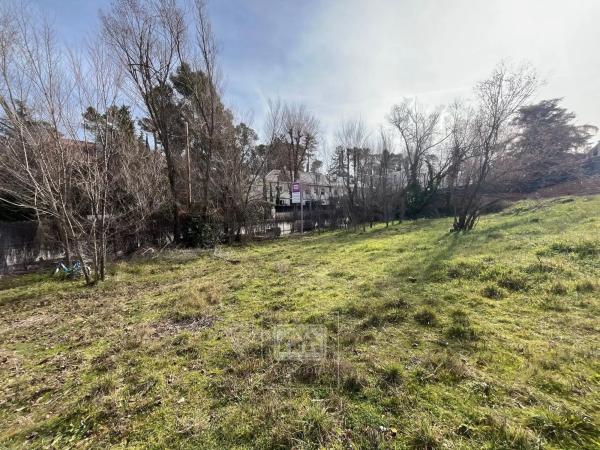 Terreno en avenida de Miraflores