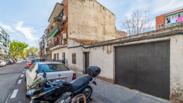 Terreno en calle de Peironcely