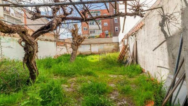 Terreno en calle de Peironcely