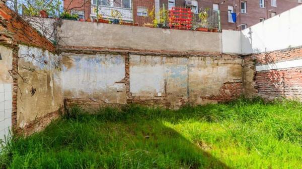 Terreno en calle de Peironcely