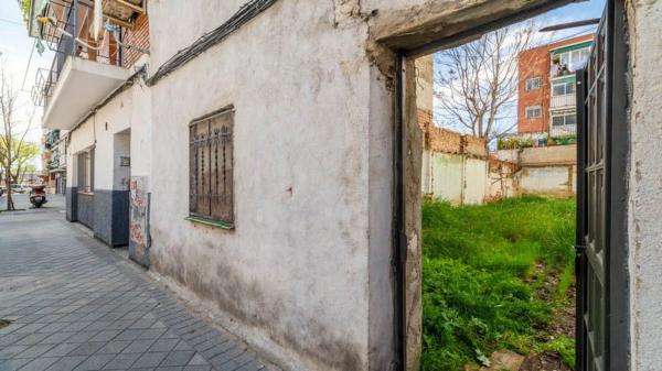 Terreno en calle de Peironcely