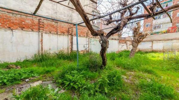 Terreno en calle de Peironcely