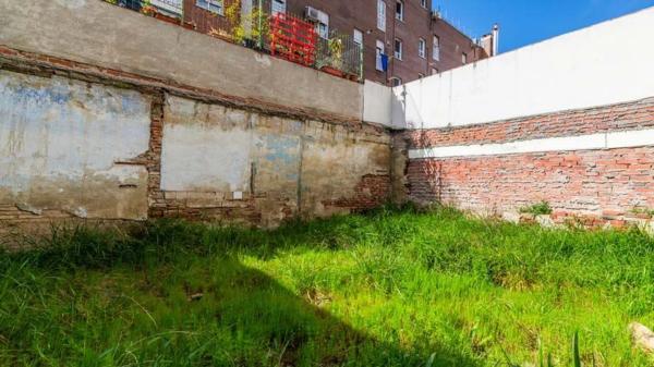 Terreno en calle de Peironcely