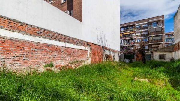 Terreno en calle de Peironcely