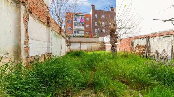 Terreno en calle de Peironcely