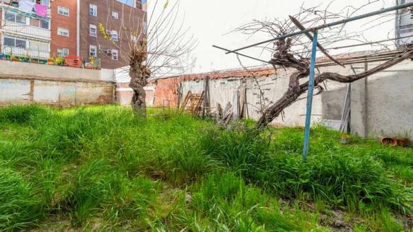 Terreno en calle de Peironcely