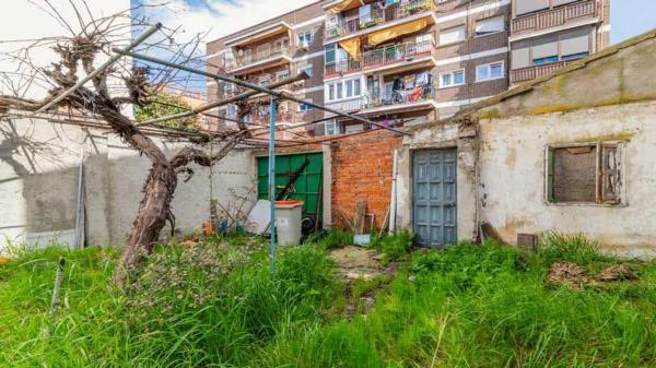 Terreno en calle de Peironcely