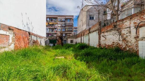 Terreno en calle de Peironcely