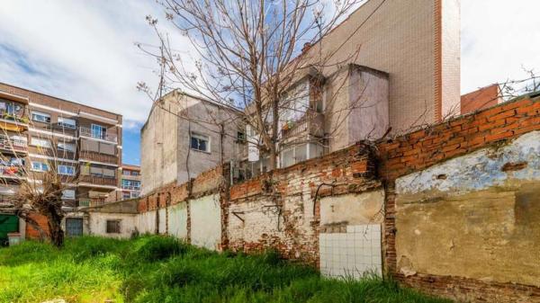 Terreno en calle de Peironcely
