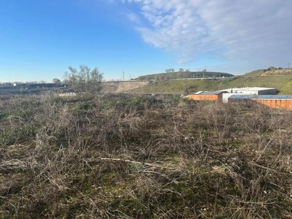 Terreno en avenida de los Rosales