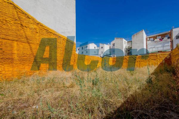 Terreno en calle del Platino