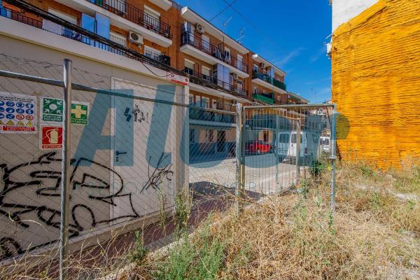 Terreno en calle del Platino