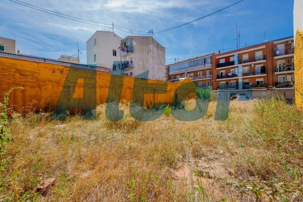 Terreno en calle del Platino