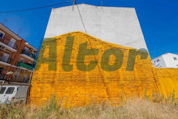 Terreno en calle del Platino