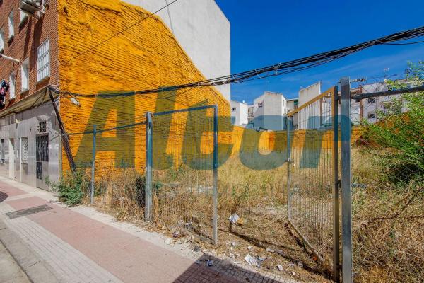 Terreno en calle del Platino