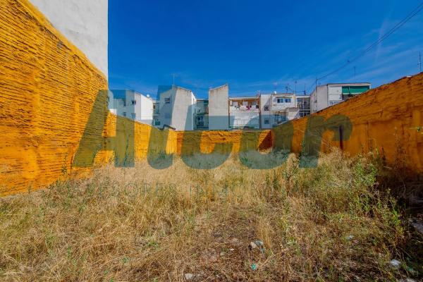 Terreno en calle del Platino