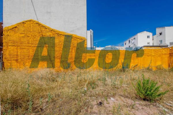 Terreno en calle del Platino