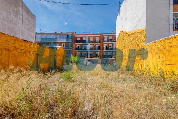 Terreno en calle del Platino