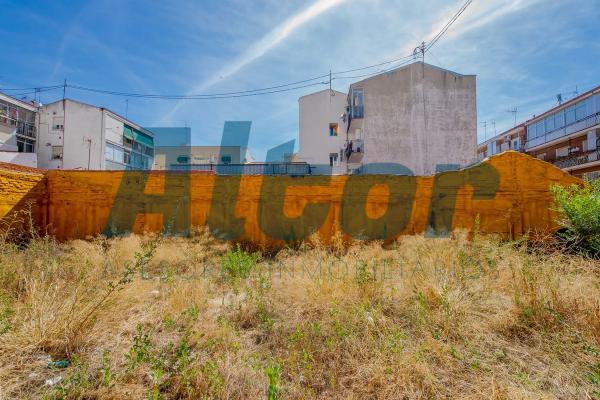 Terreno en calle del Platino