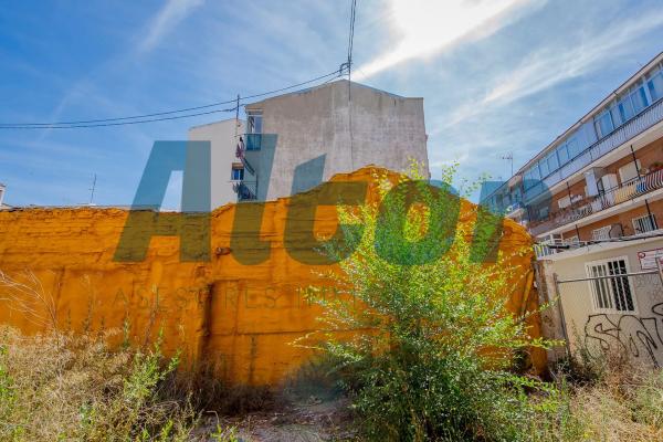 Terreno en calle del Platino