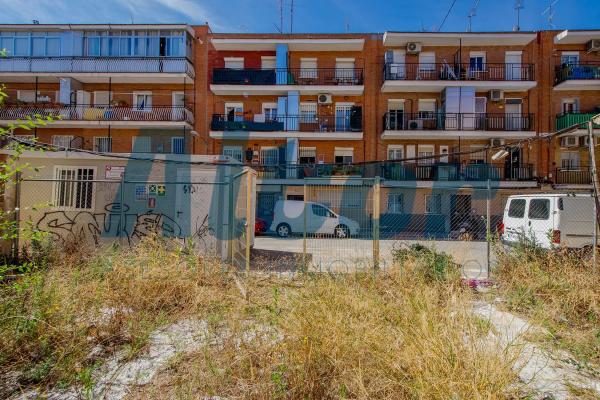 Terreno en calle del Platino