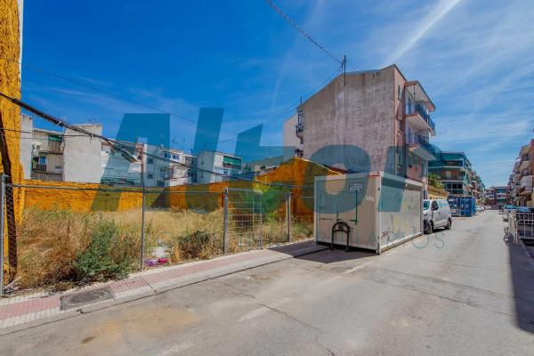 Terreno en calle del Platino