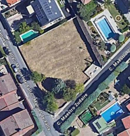 Terreno en calle Manuel de Falla, 8