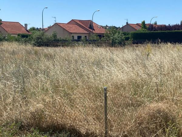 Terreno en calle Mónaco, 34