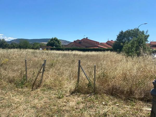 Terreno en calle Mónaco, 34