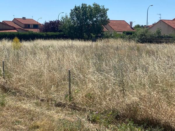 Terreno en calle Mónaco, 34