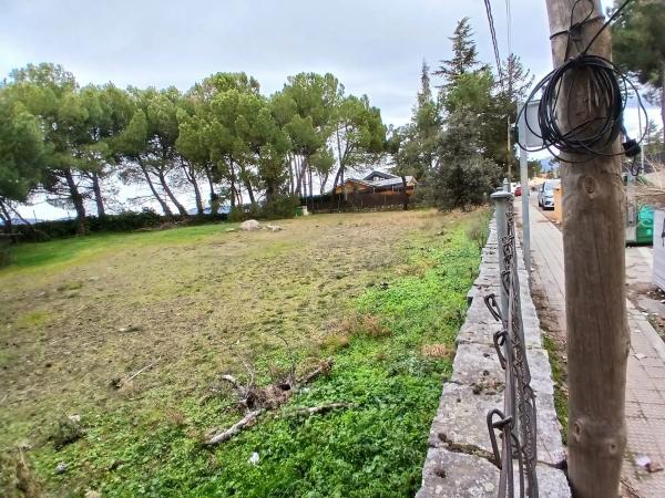 Terreno en calle Media Luna