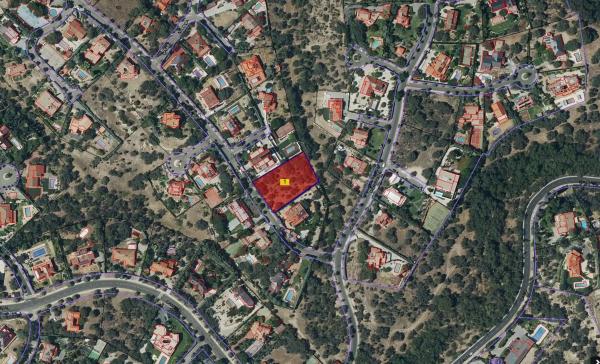 Terreno en calle Miloca, 63