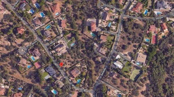 Terreno en calle Miloca, 63